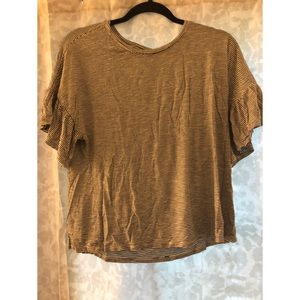 Short sleeved ruffle top